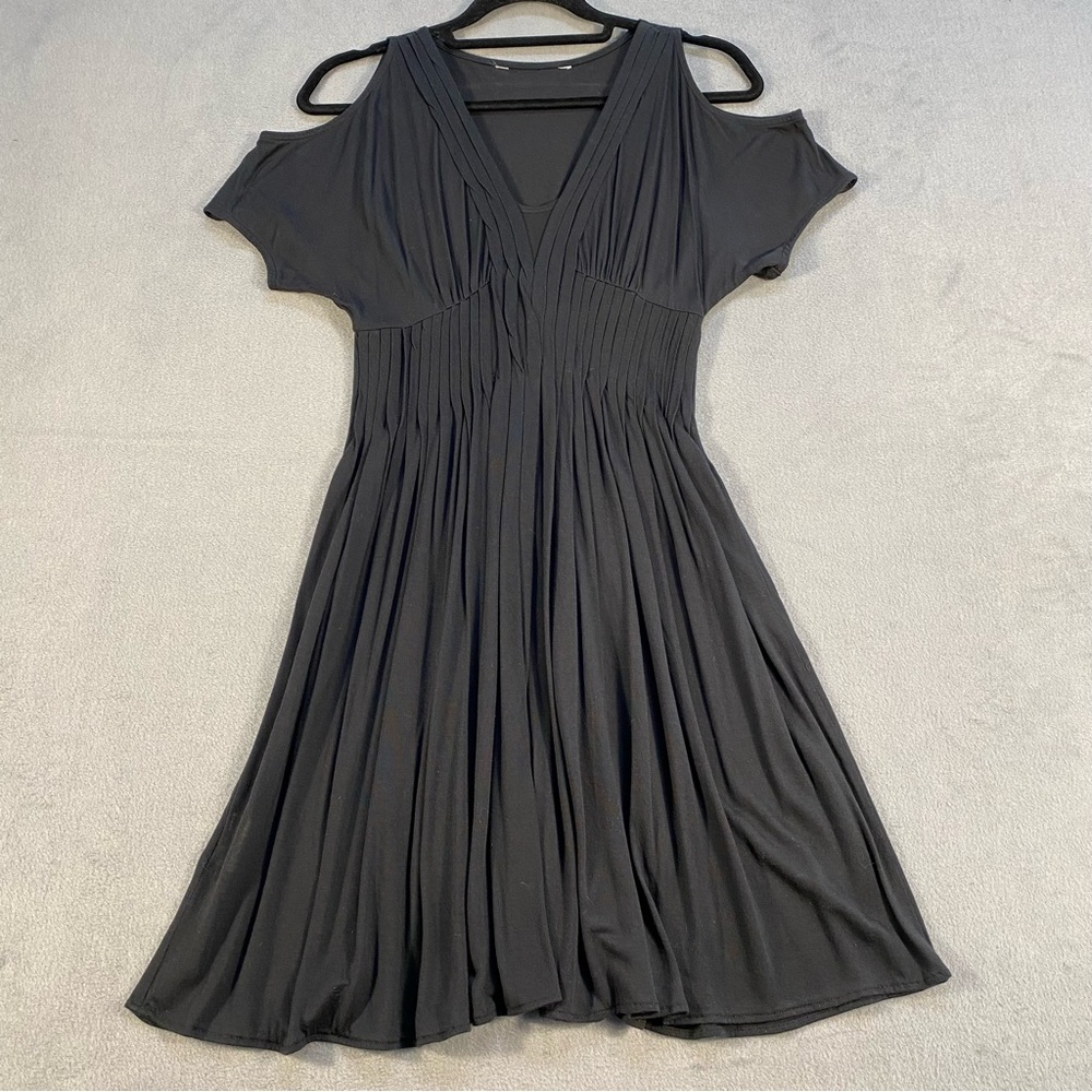 BCBG Maxazria women’s Black Cold Shoulder Pleated stretchy Dress, size XS
